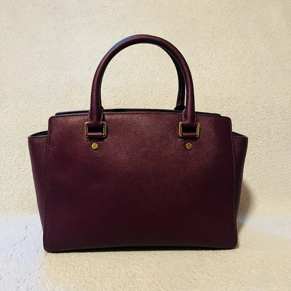 Michael Kors Selma Medium Saffiano Leather Satchel. - Picture 3 of 14